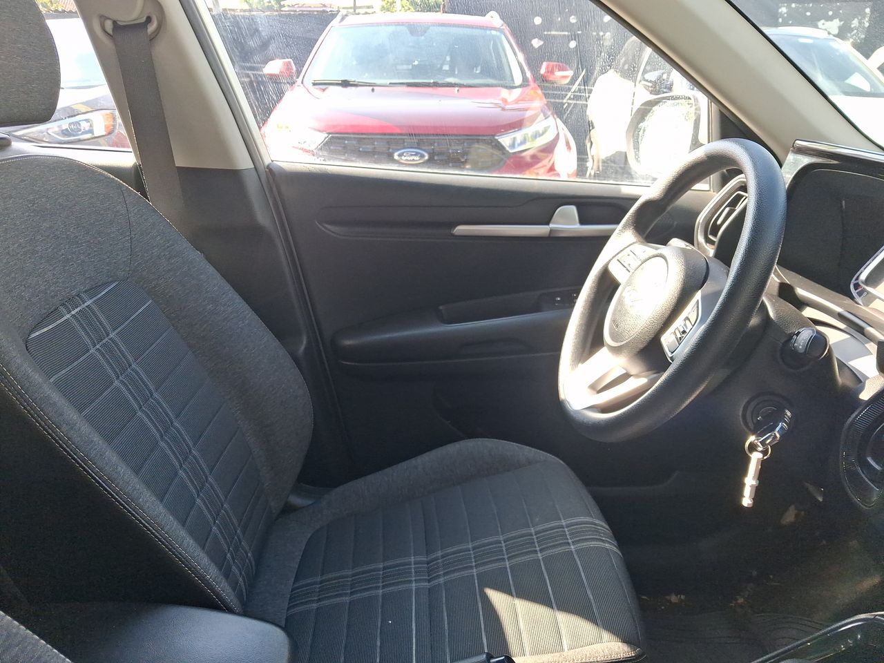 KIA Sonet — foto 8 de 22