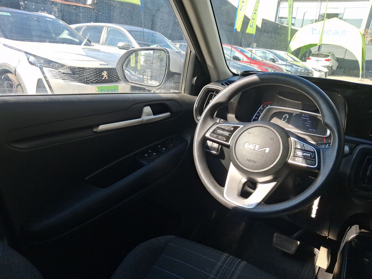 KIA Sonet — foto 9 de 22