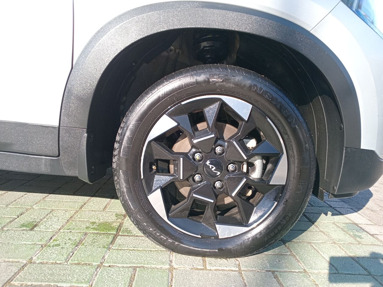 KIA Sonet — foto 18 de 35