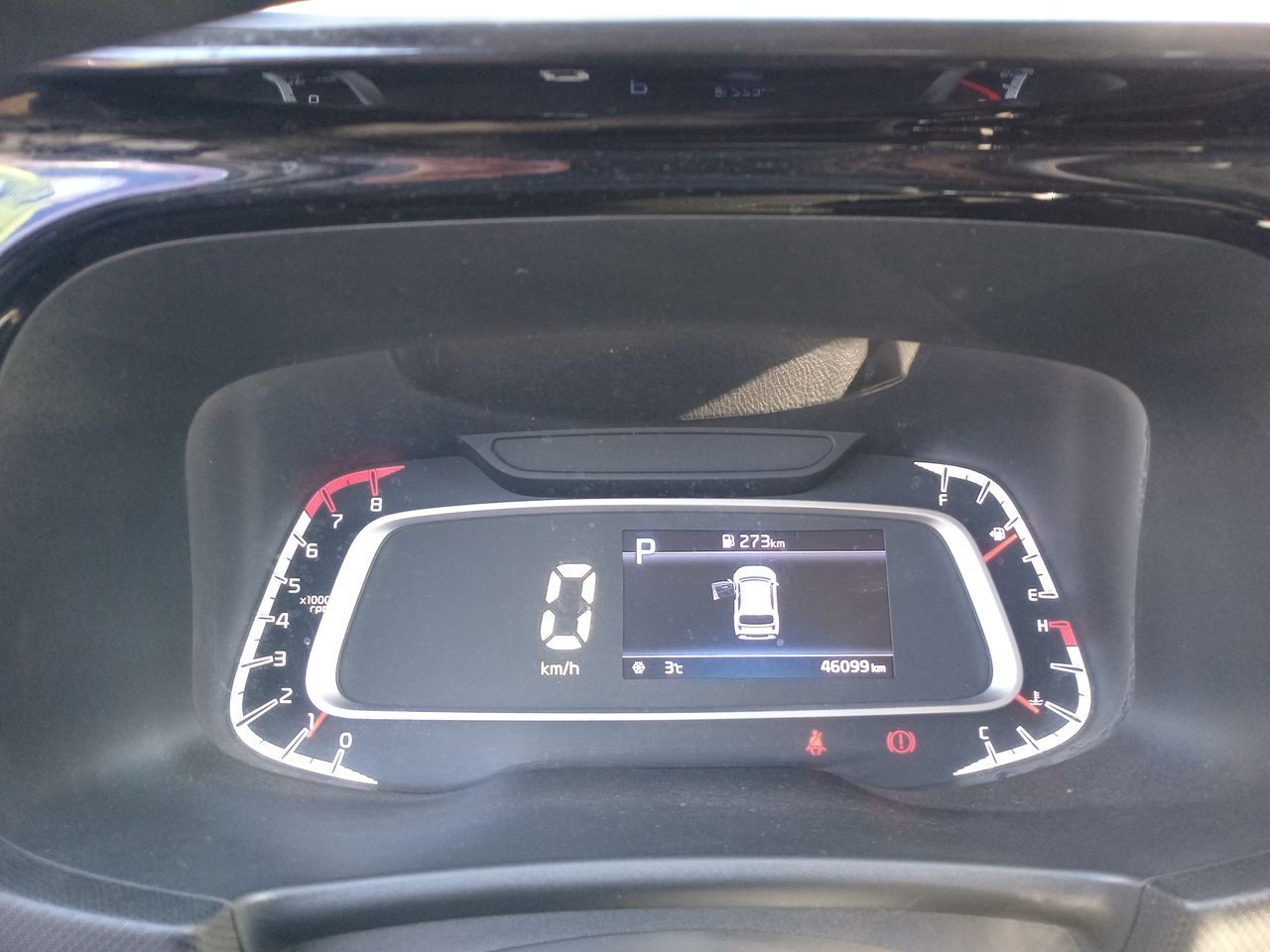 KIA Sonet — foto 28 de 35