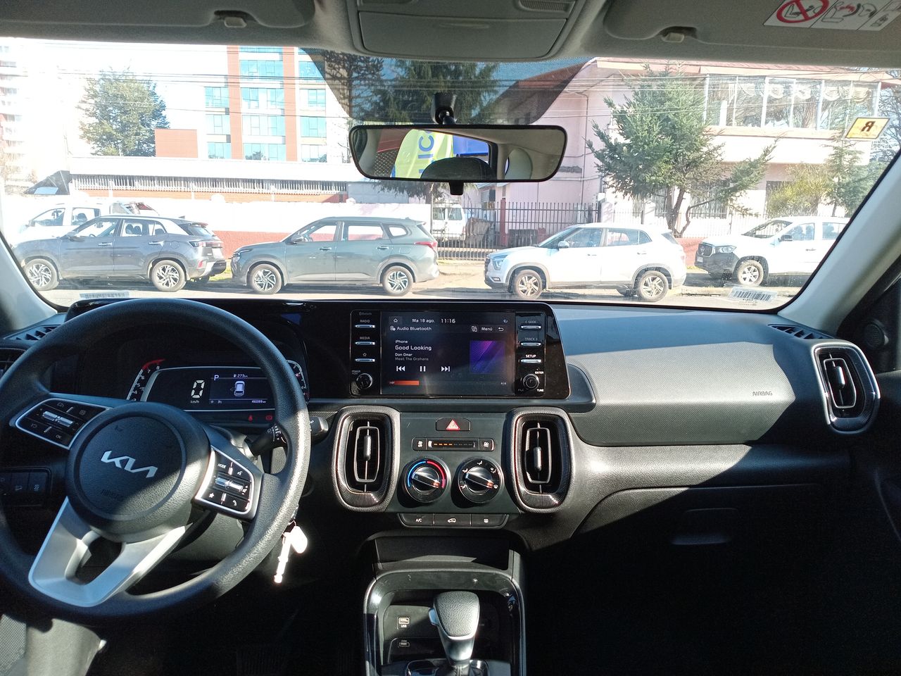 KIA Sonet — foto 33 de 35