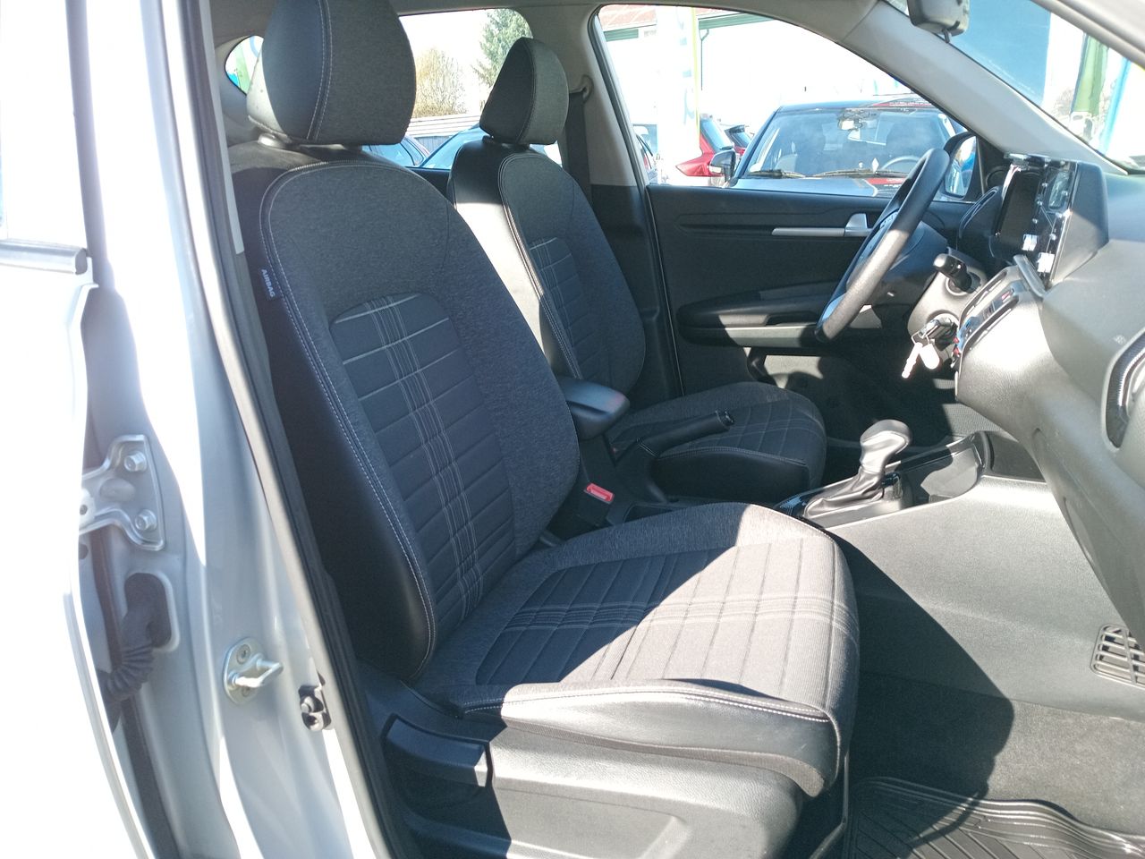 KIA Sonet — foto 34 de 35