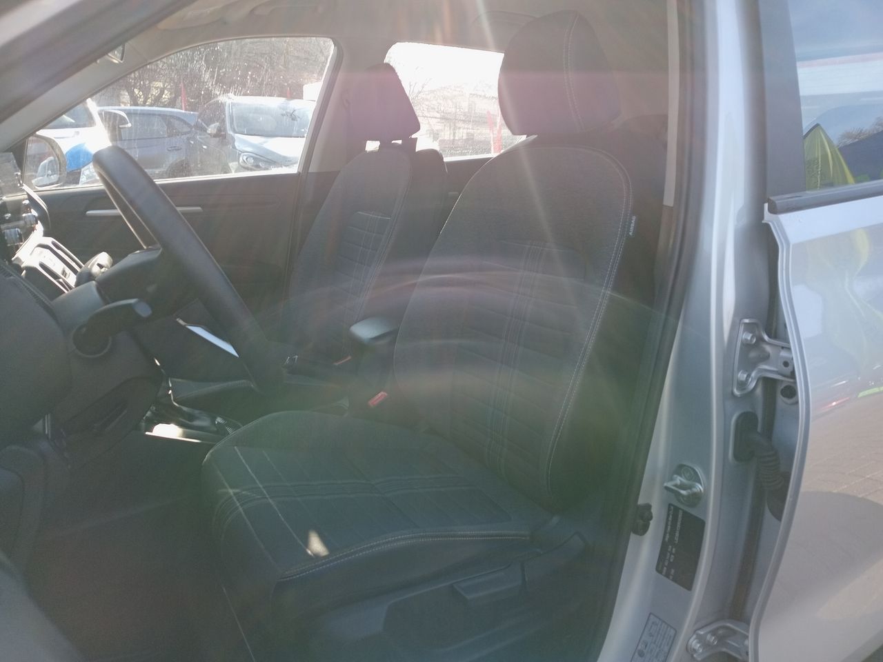 KIA Sonet — foto 25 de 35