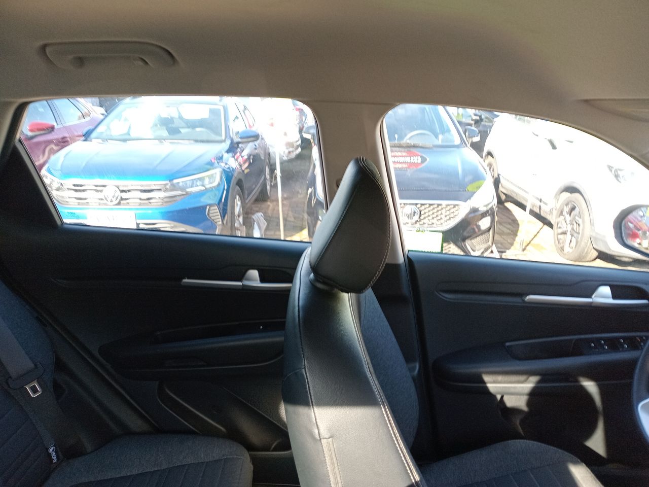 KIA Sonet — foto 16 de 35