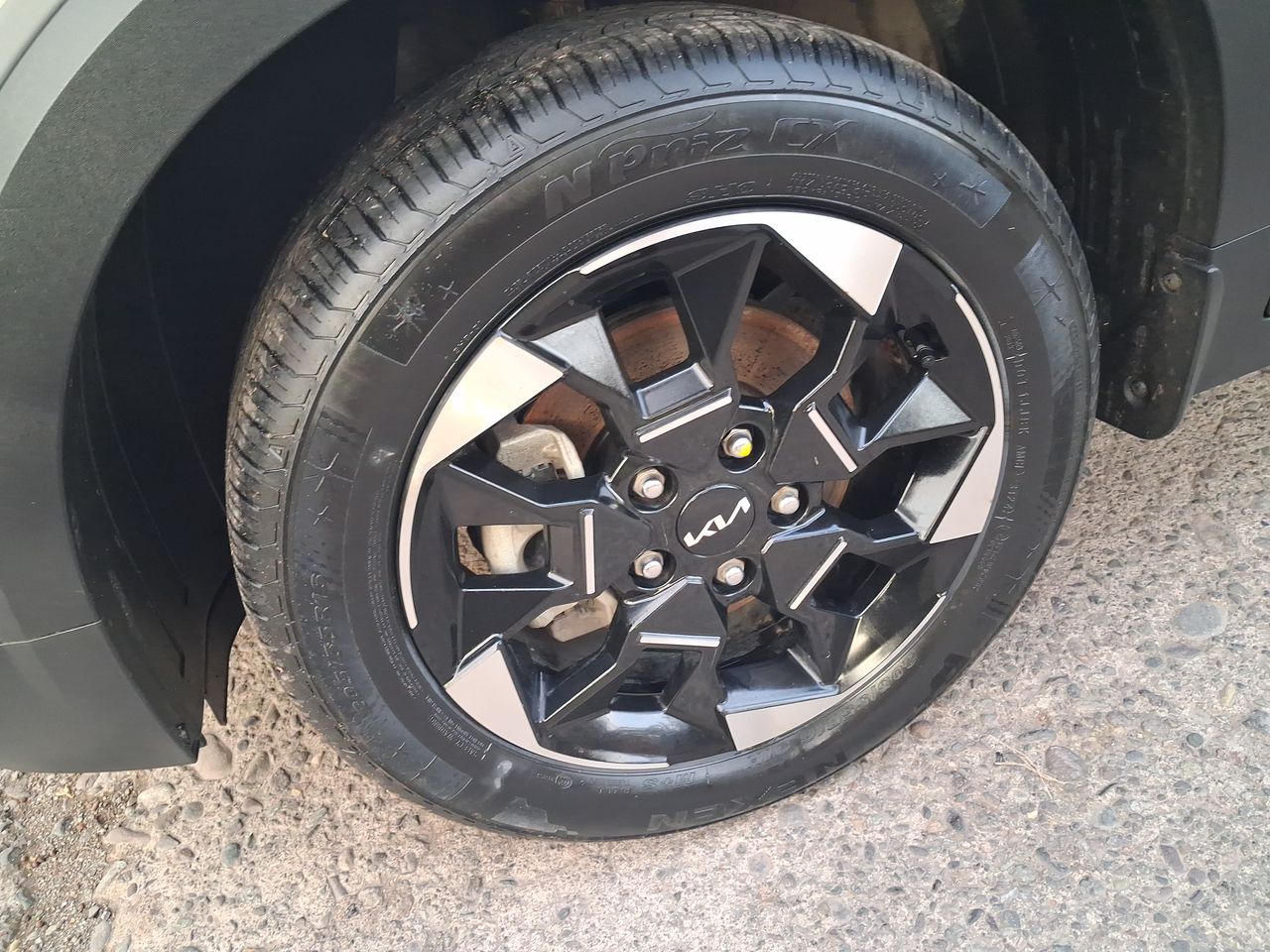 KIA Sonet — foto 16 de 36