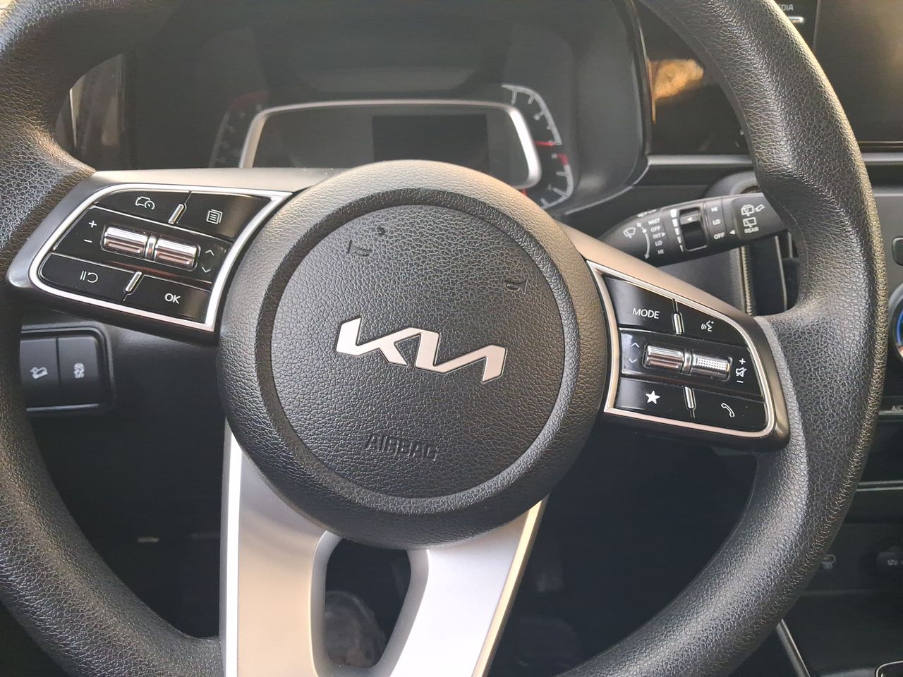 KIA Sonet — foto 26 de 36