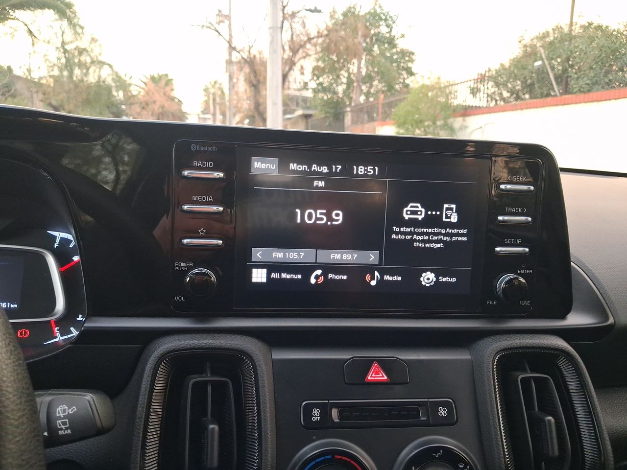 KIA Sonet — foto 28 de 36