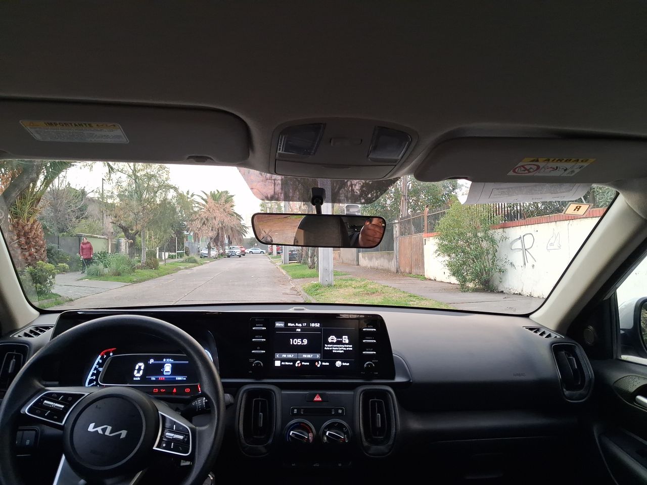 KIA Sonet — foto 32 de 36