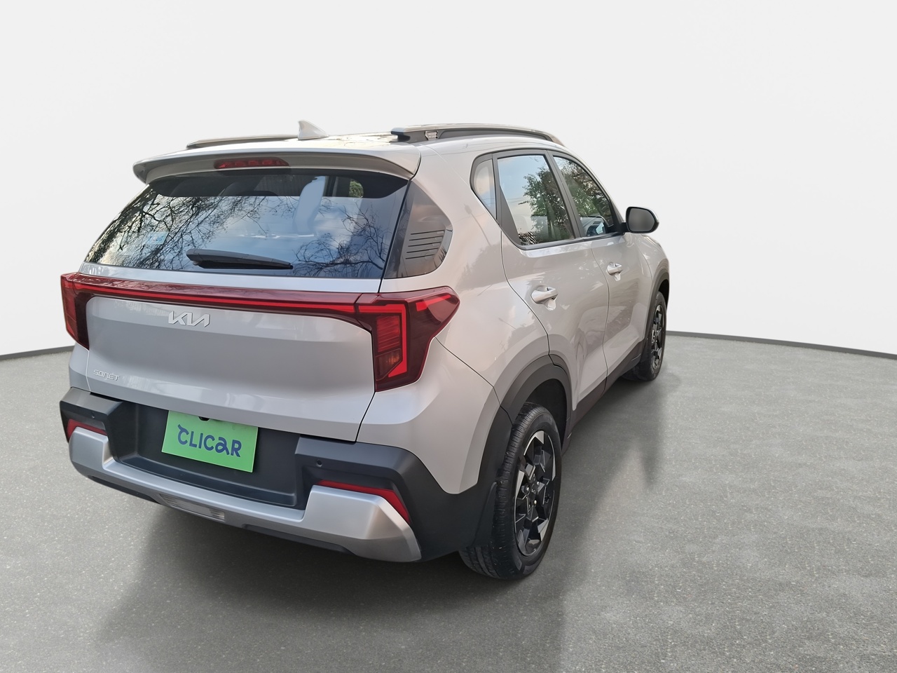 KIA Sonet — foto 8 de 36