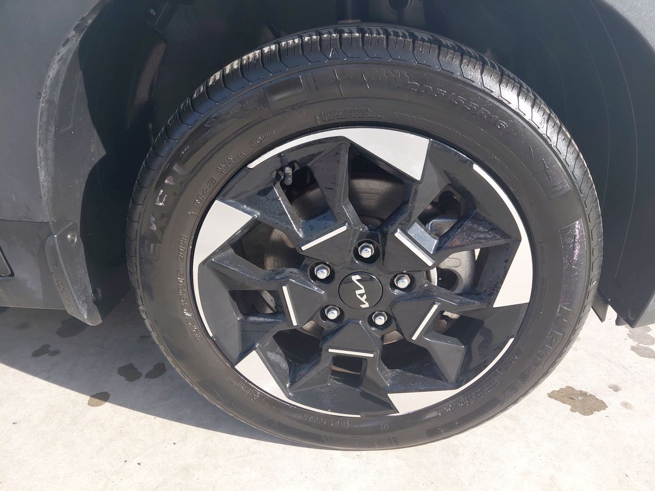 KIA Sonet — foto 18 de 36