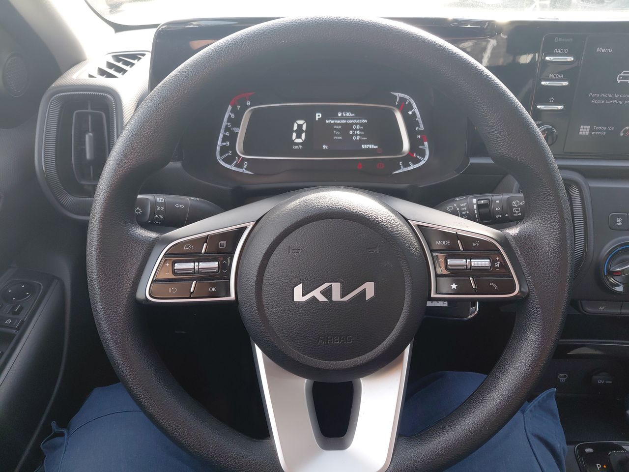KIA Sonet — foto 27 de 36