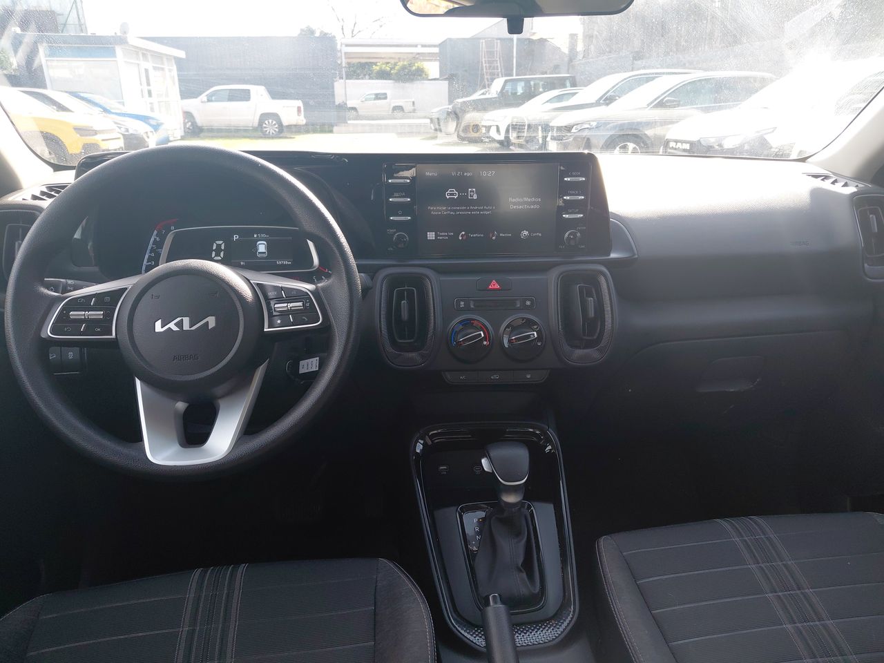 KIA Sonet — foto 34 de 36