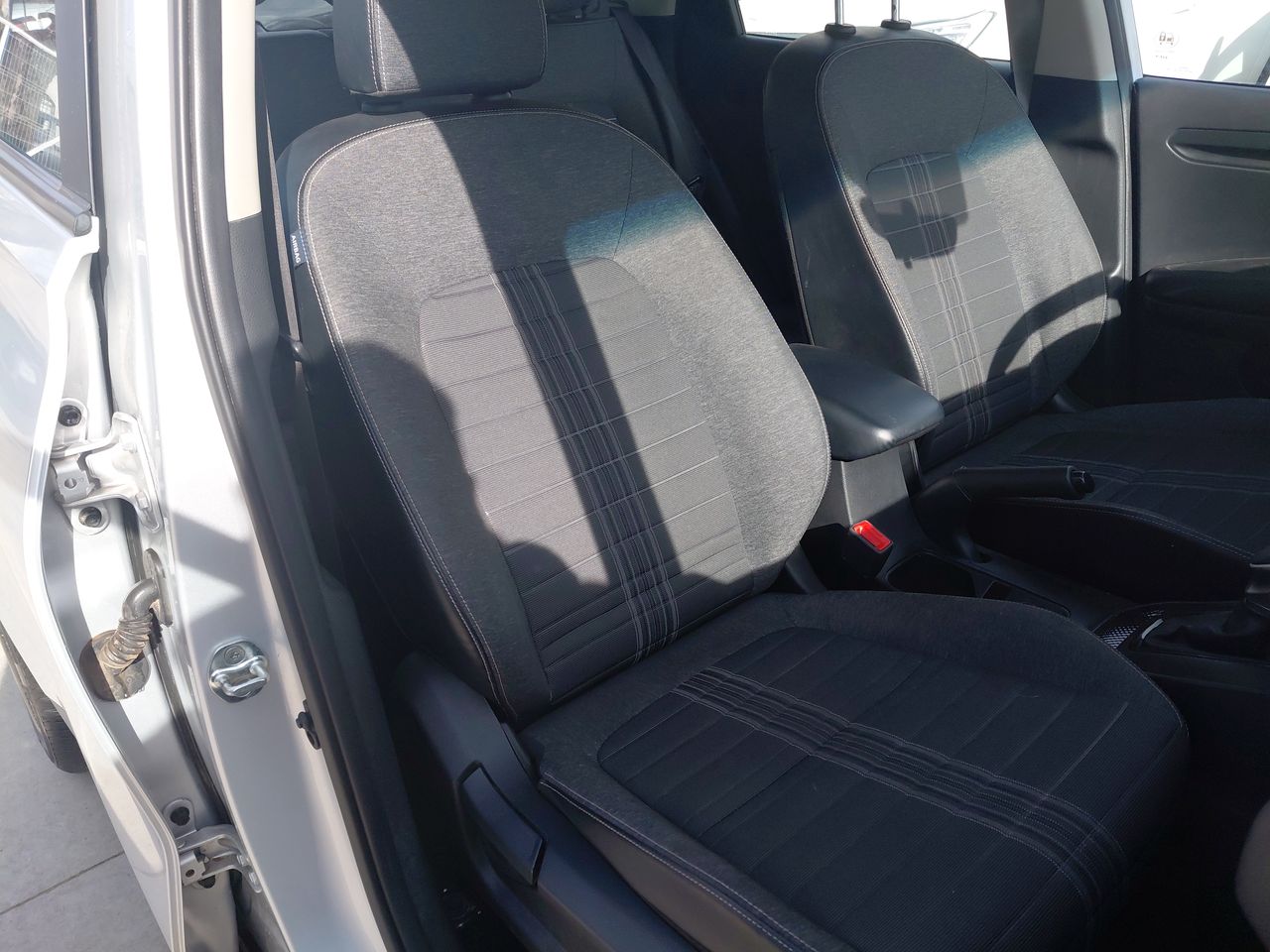 KIA Sonet — foto 35 de 36