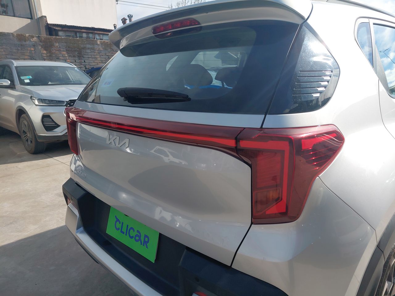 KIA Sonet — foto 22 de 36