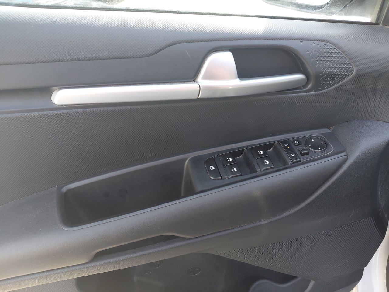 KIA Sonet — foto 24 de 36