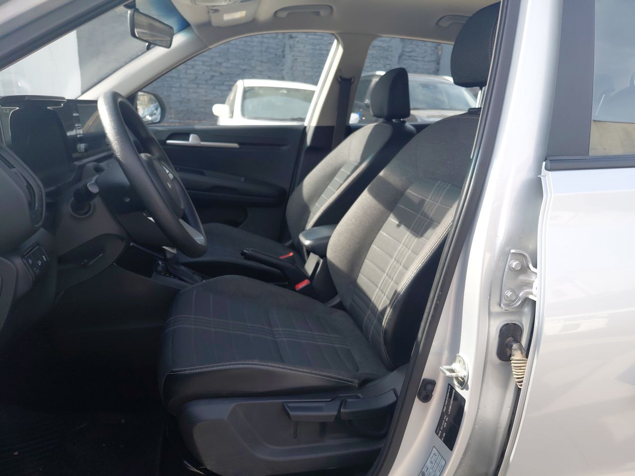 KIA Sonet — foto 26 de 36