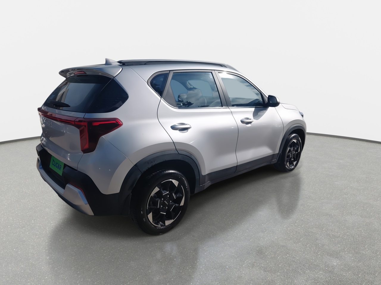 KIA Sonet — foto 8 de 36