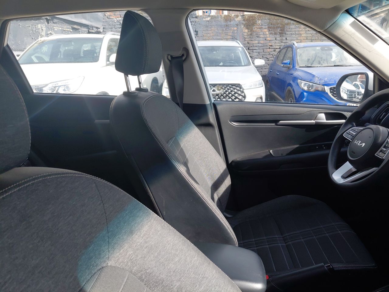 KIA Sonet — foto 16 de 36