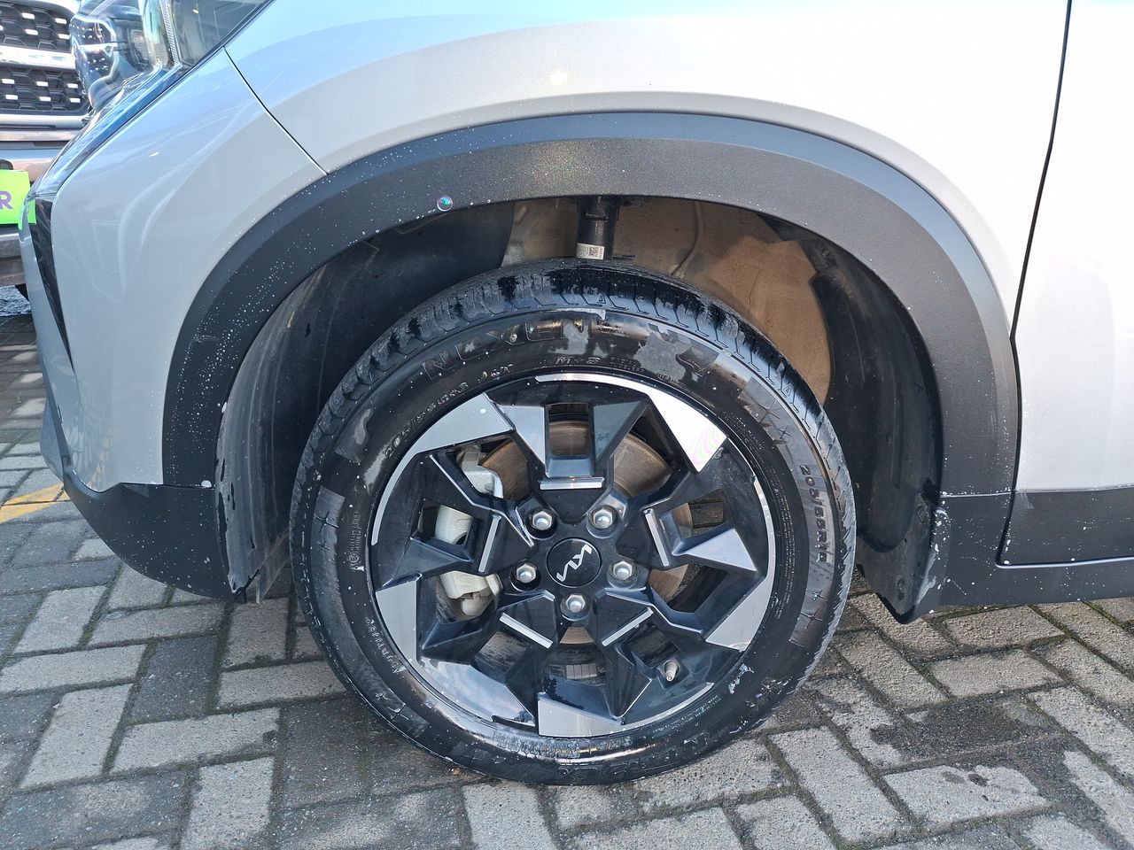 KIA Sonet — foto 16 de 35
