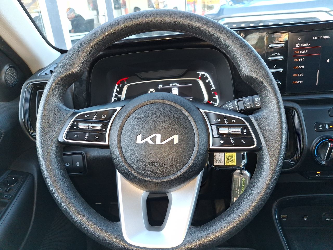 KIA Sonet — foto 25 de 35
