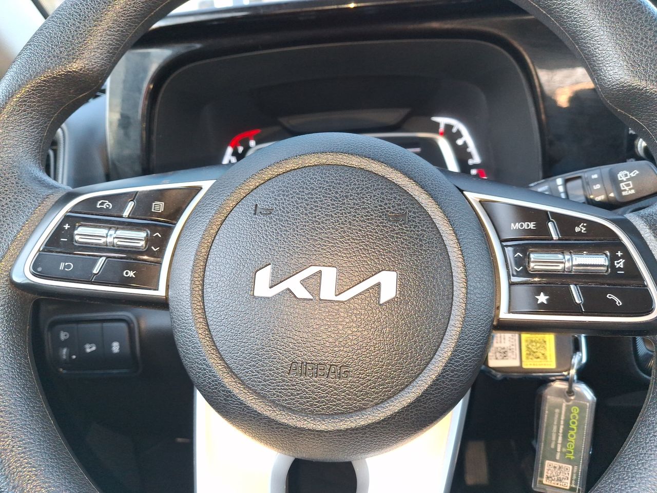 KIA Sonet — foto 26 de 35