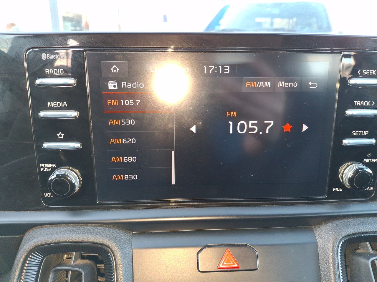 KIA Sonet — foto 28 de 35