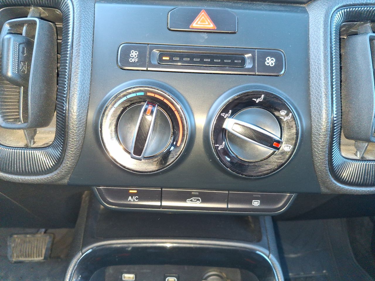 KIA Sonet — foto 30 de 35