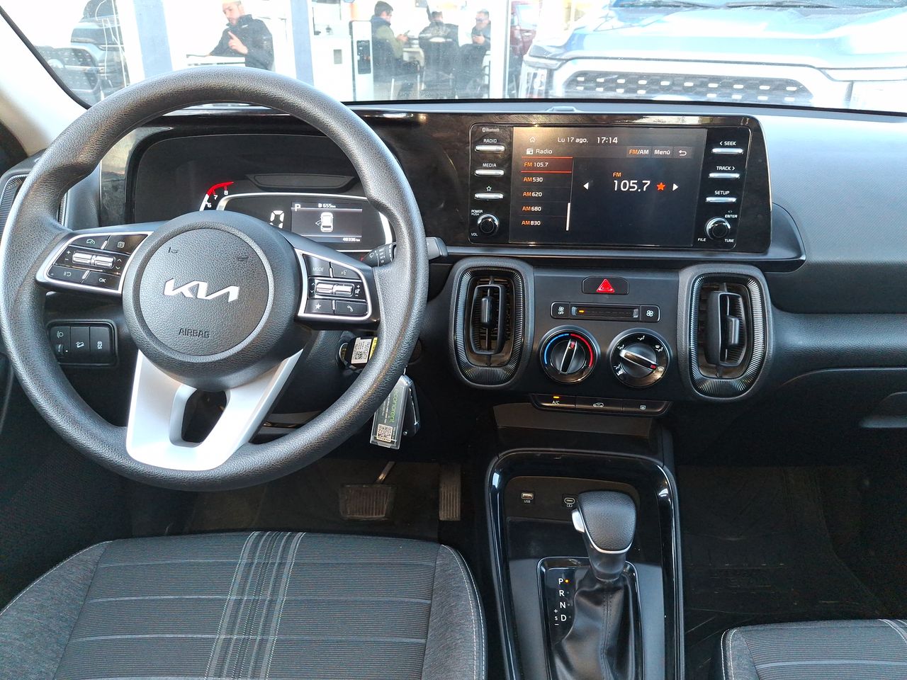 KIA Sonet — foto 32 de 35