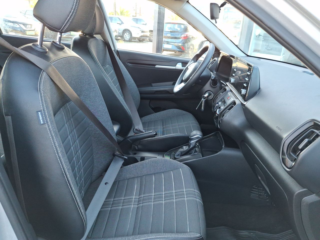 KIA Sonet — foto 33 de 35
