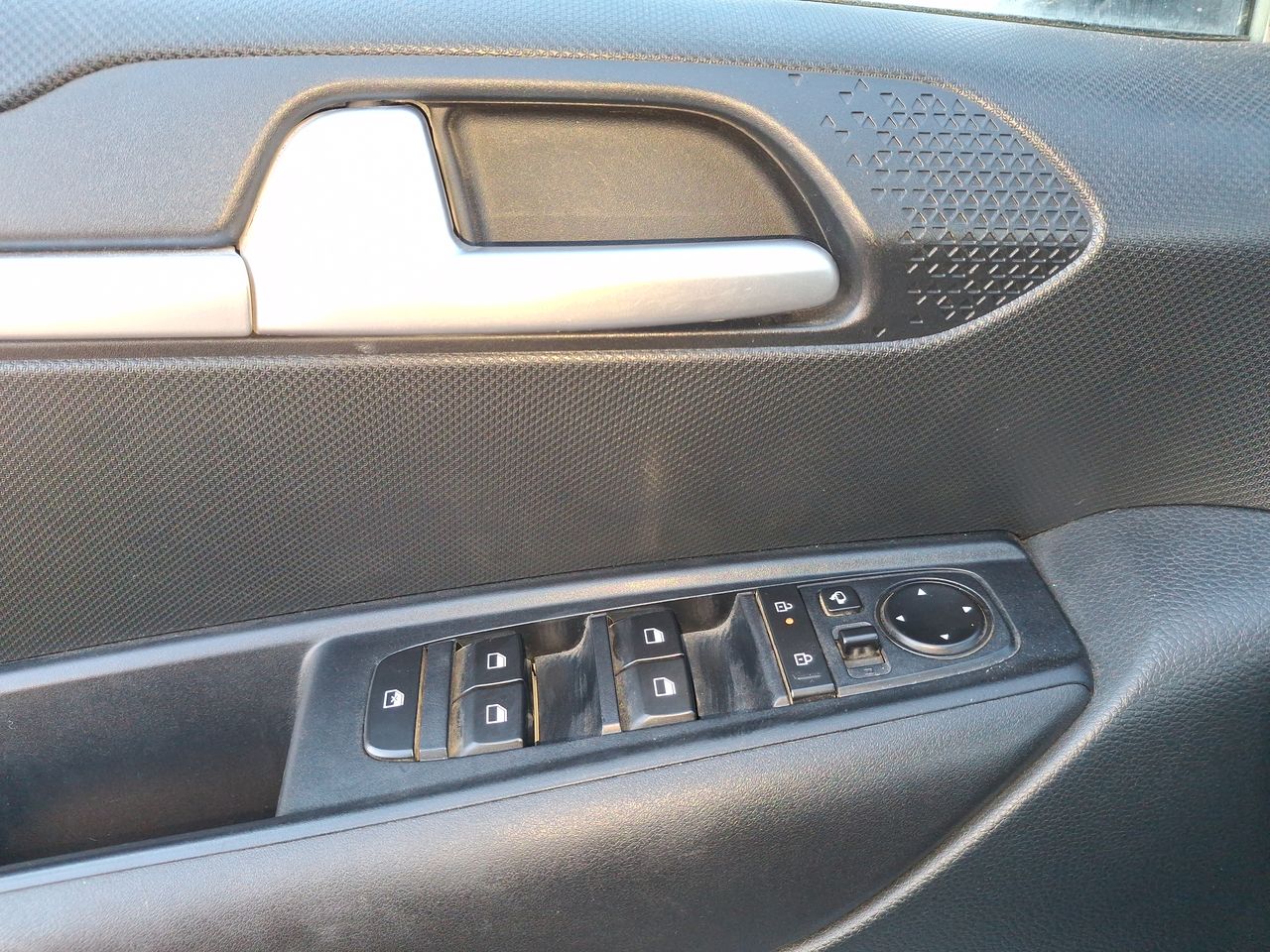 KIA Sonet — foto 22 de 35