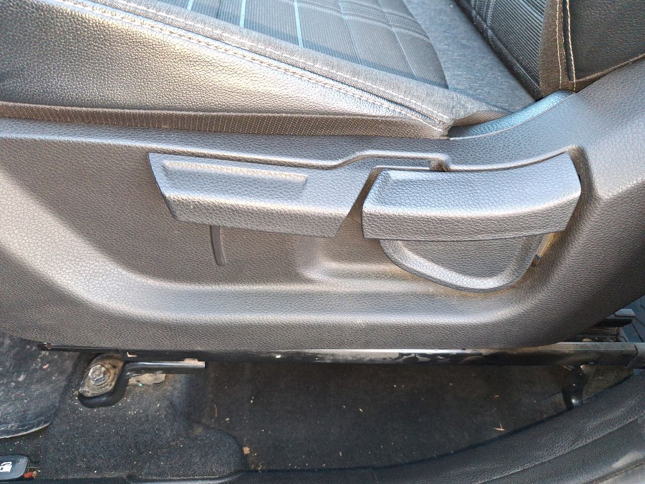 KIA Sonet — foto 23 de 35