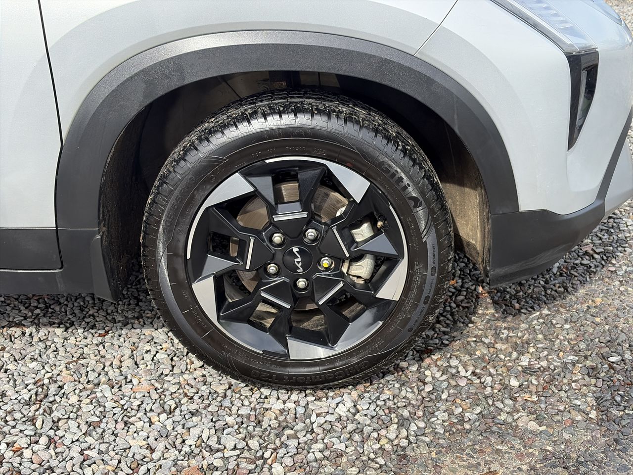 KIA Sonet — foto 10 de 20