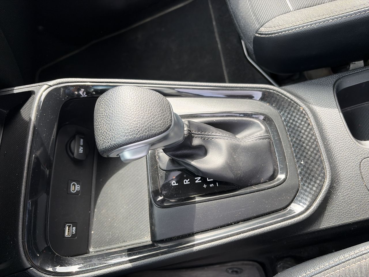 KIA Sonet — foto 20 de 20