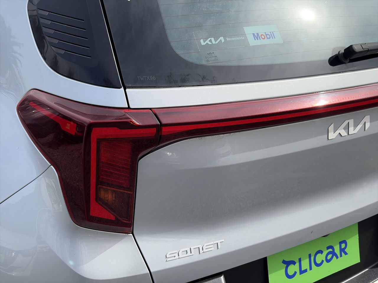 KIA Sonet — foto 12 de 20