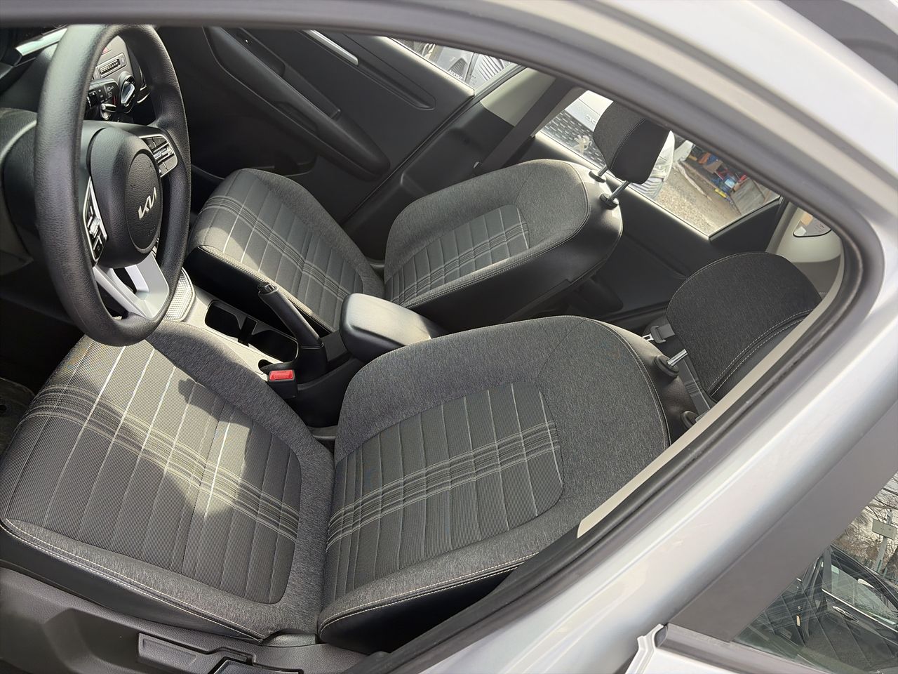 KIA Sonet — foto 14 de 20