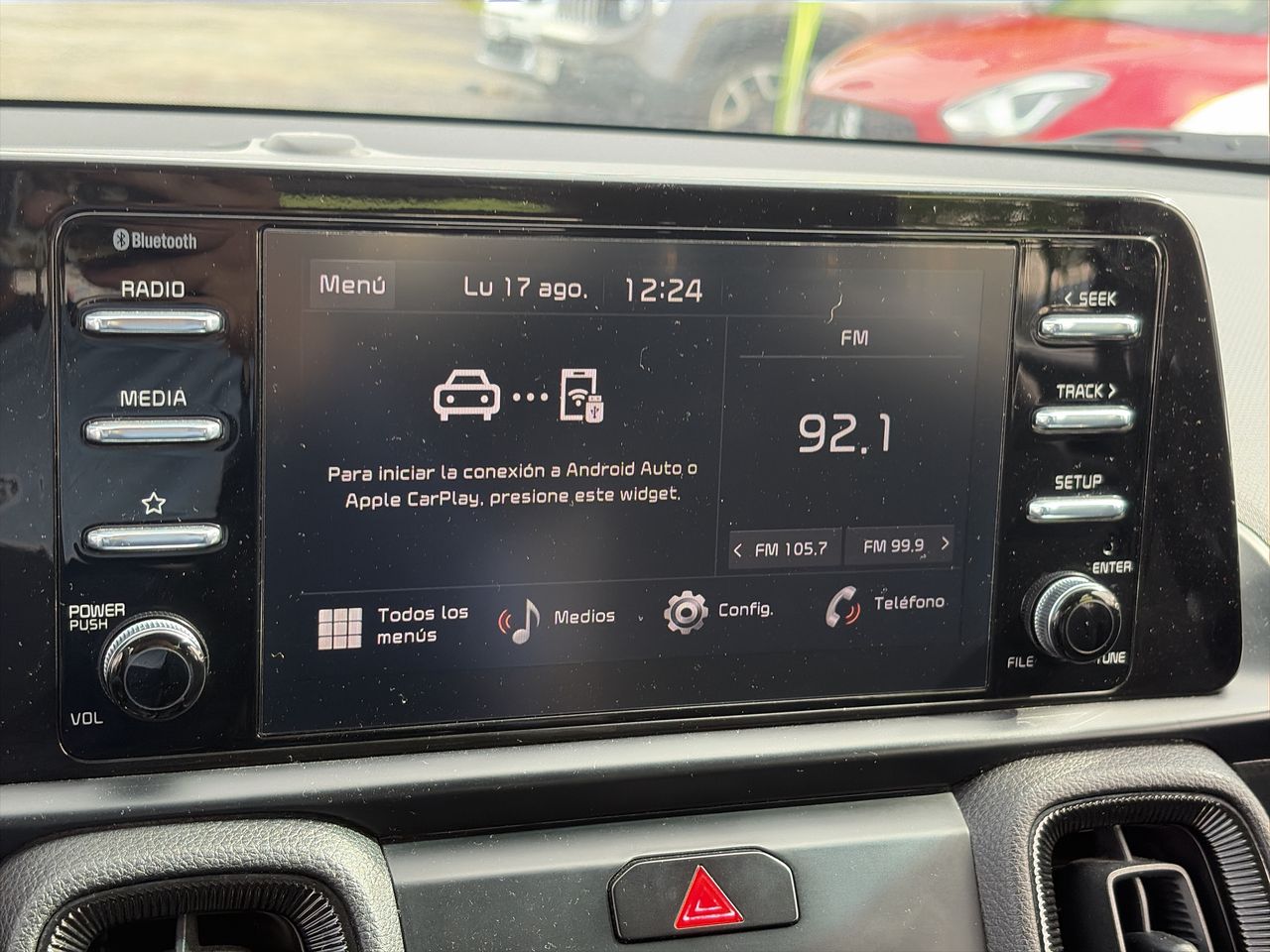KIA Sonet — foto 17 de 20