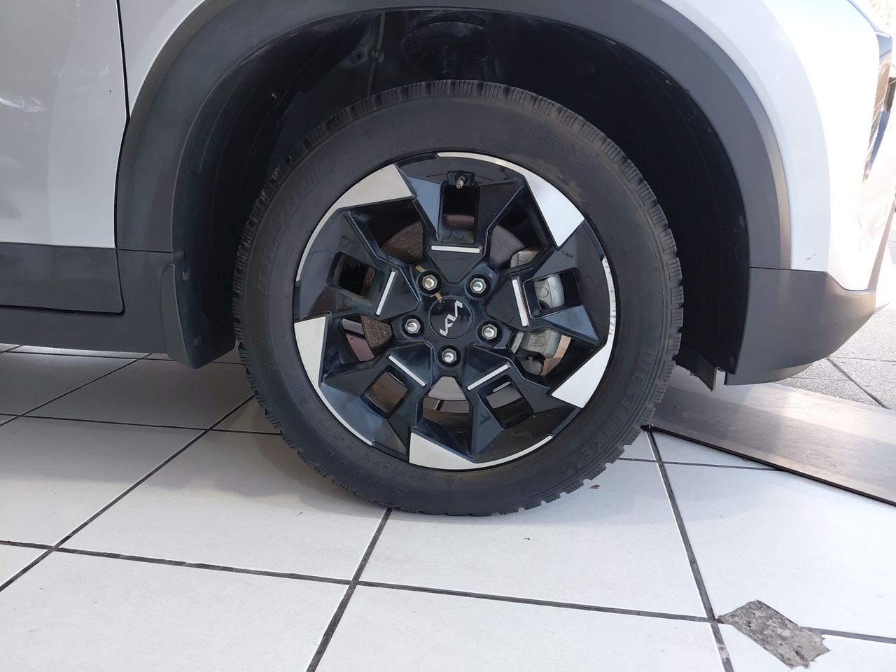 KIA Sonet — foto 18 de 35
