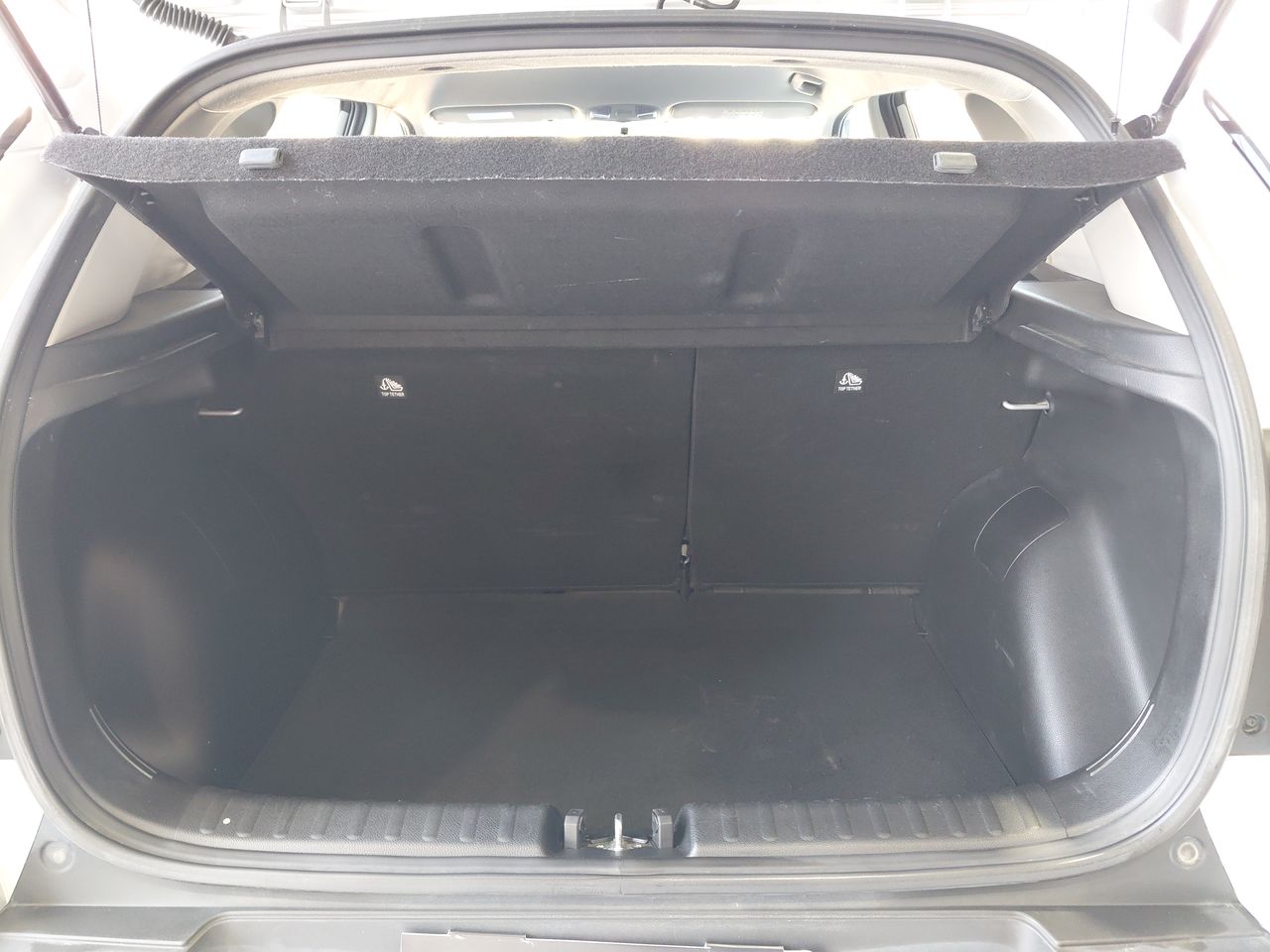 KIA Sonet — foto 23 de 35