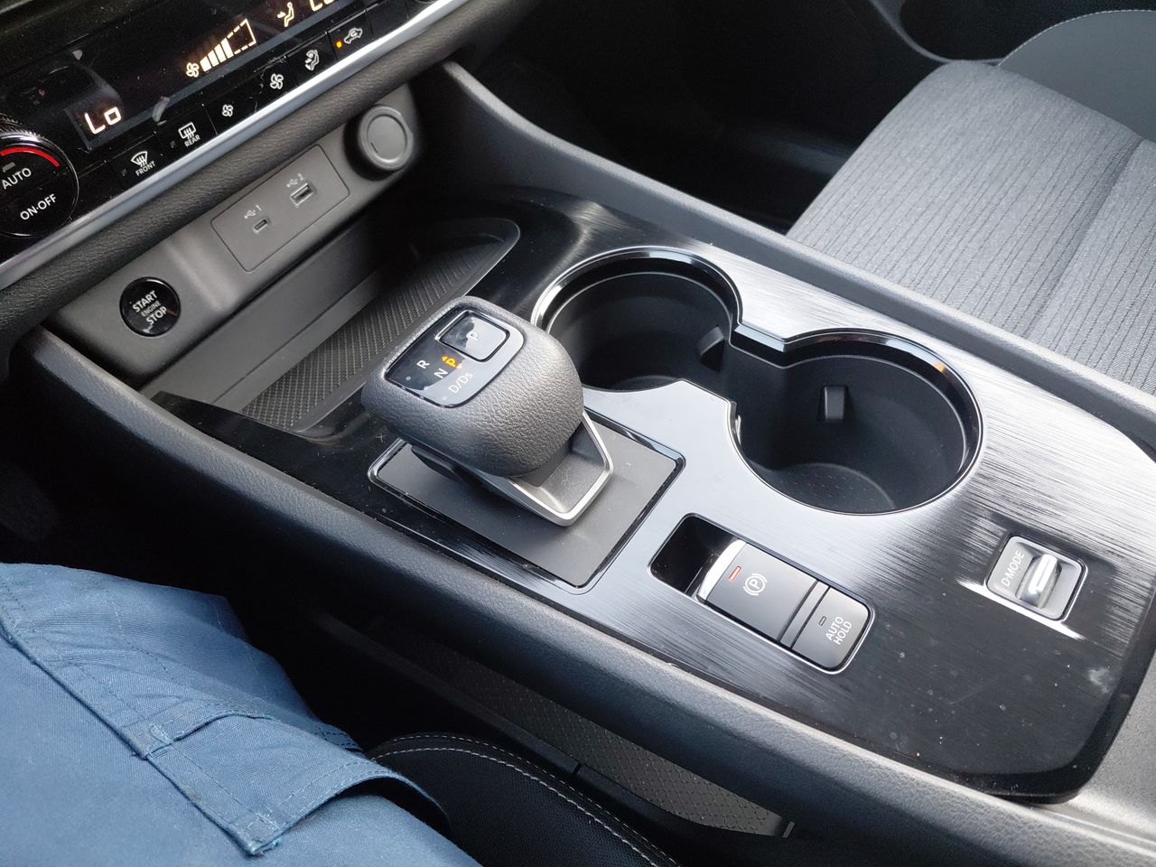 NISSAN - 32