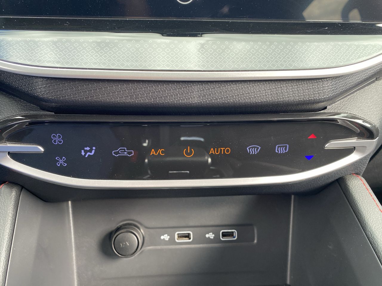 Maxus T60 — foto 31 de 36