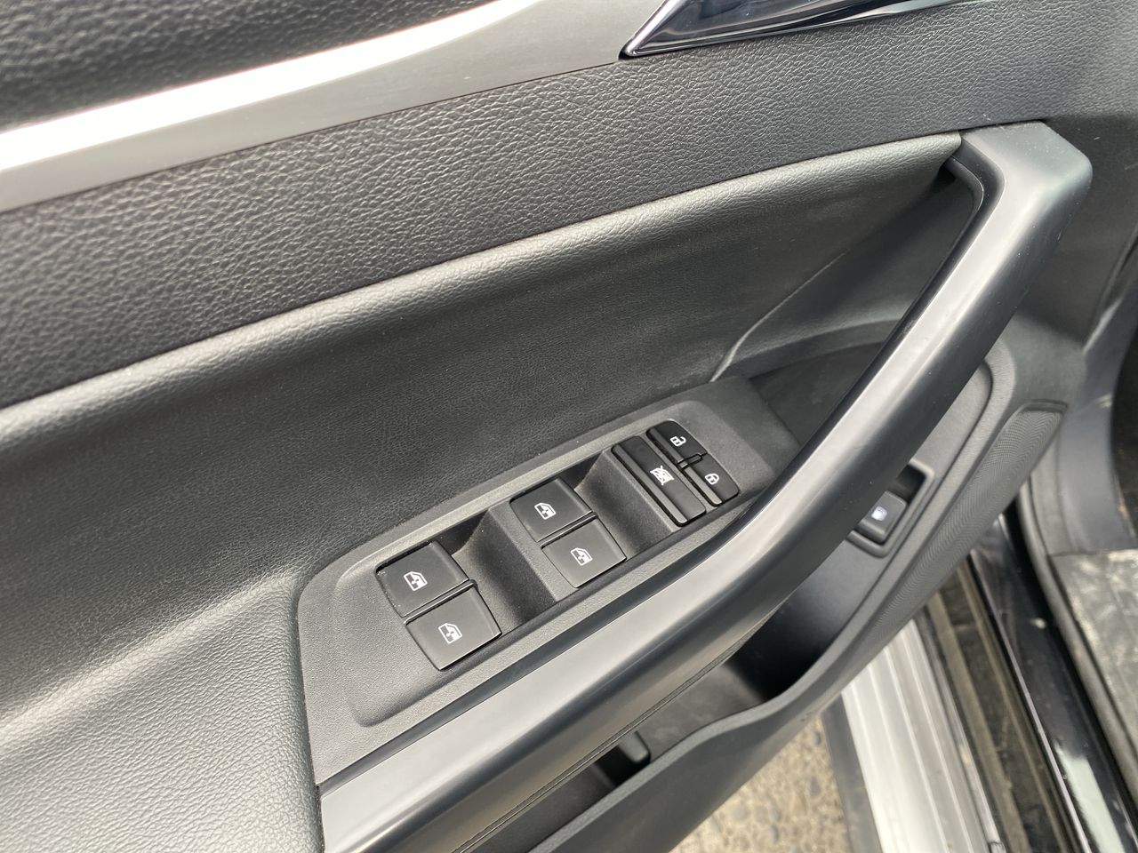 Maxus T60 — foto 23 de 36