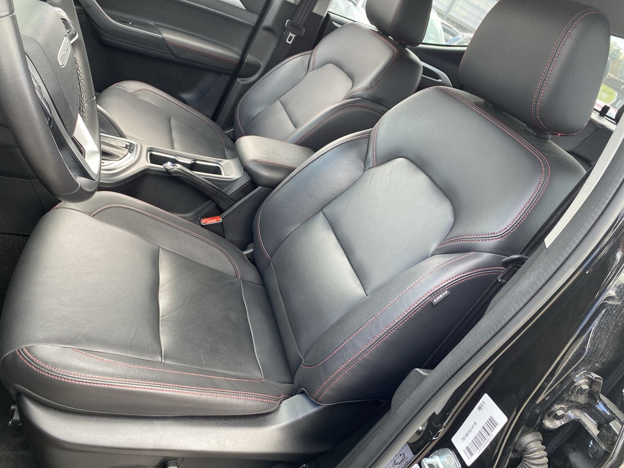 Maxus T60 — foto 25 de 36
