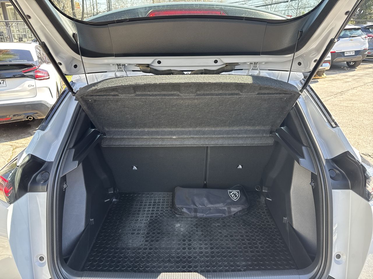Peugeot 2008 — foto 6 de 20