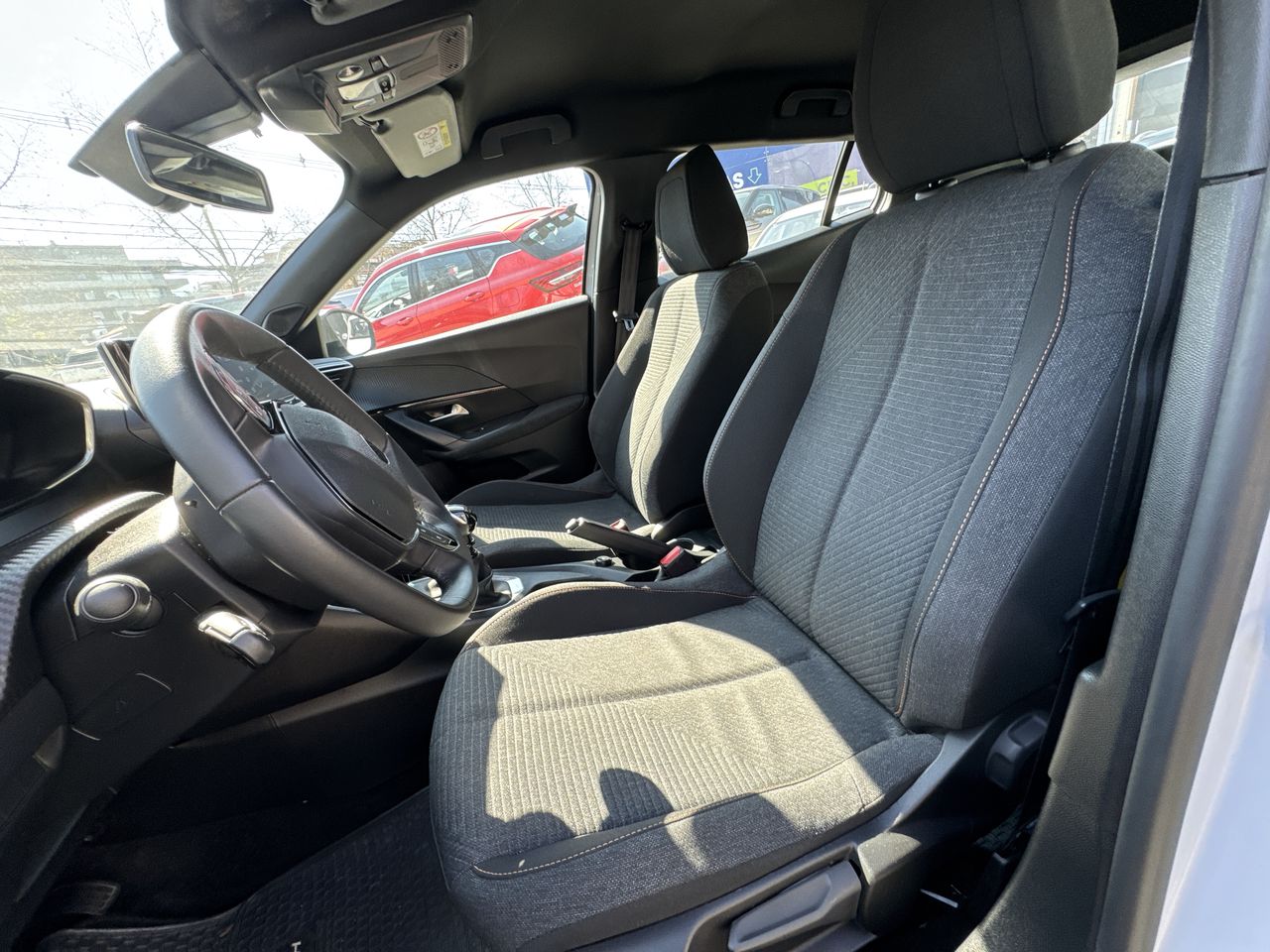 Peugeot 2008 — foto 9 de 20