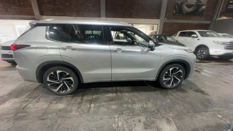 MITSUBISHI - 3