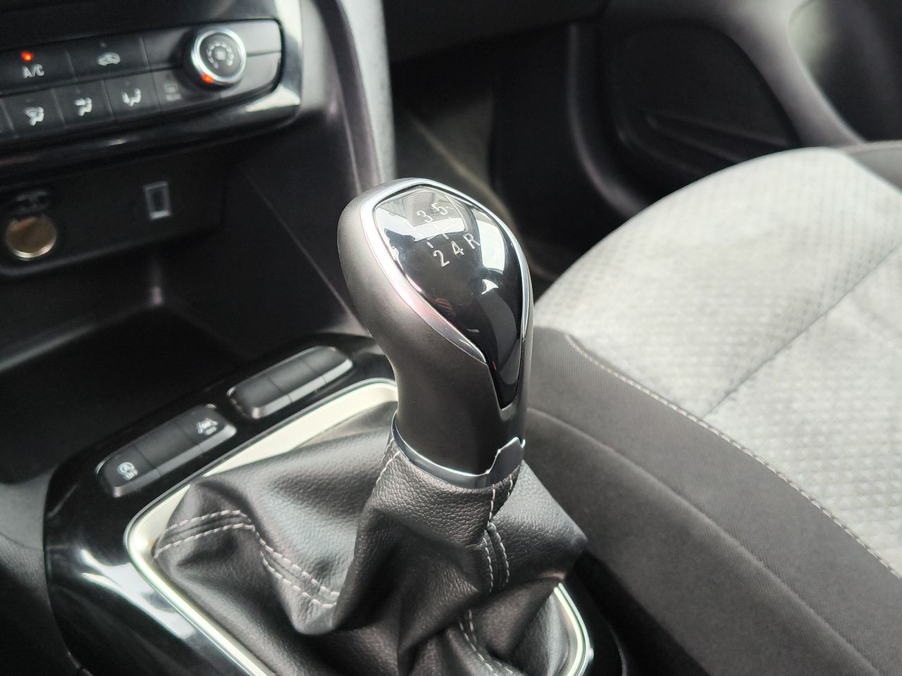Opel Corsa — foto 30 de 34