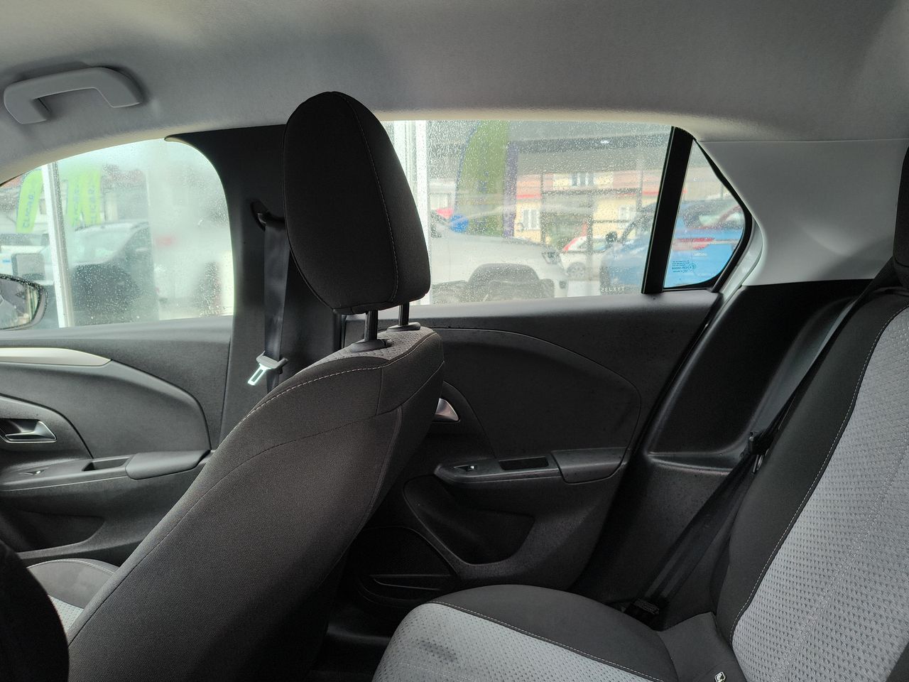 Opel Corsa — foto 10 de 34