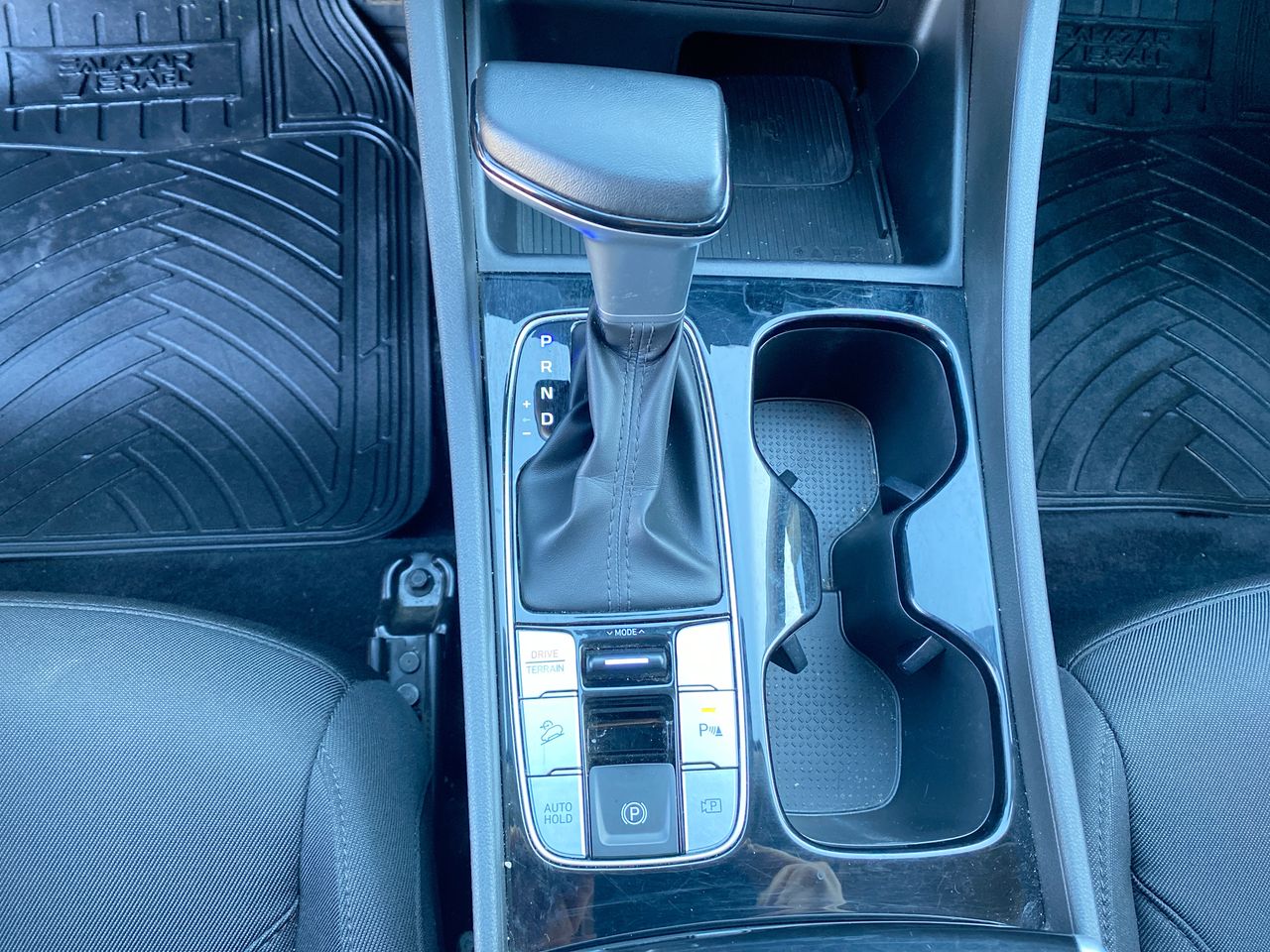 HYUNDAI - 24