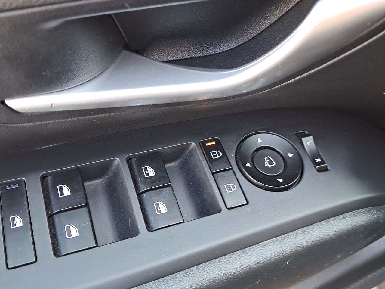 HYUNDAI - 12