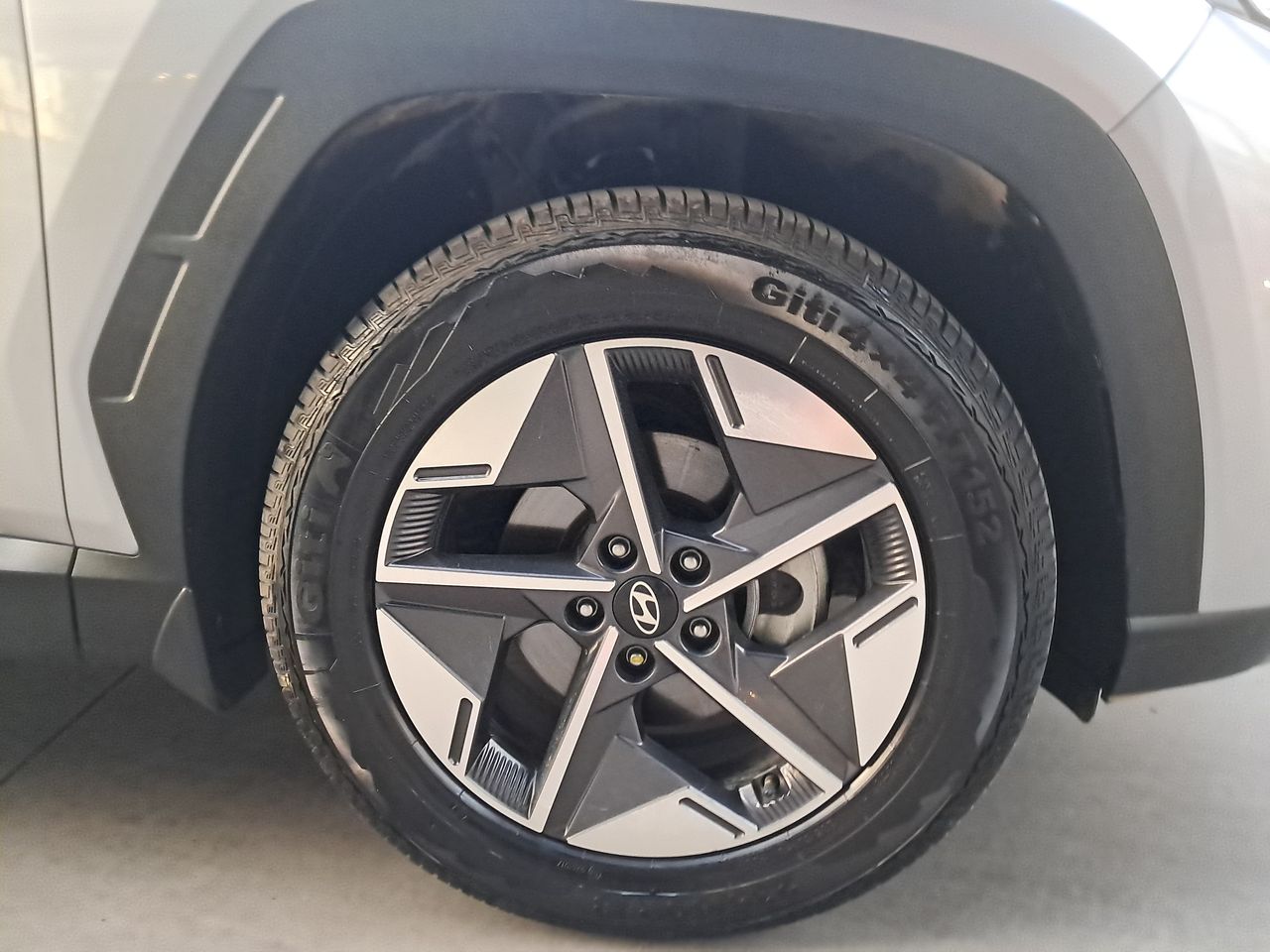 HYUNDAI - 17